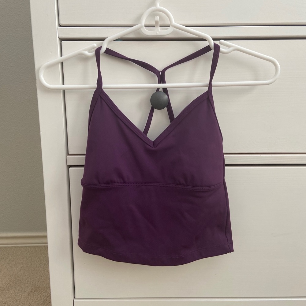 Purple athletic top! 💜